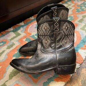 Women’s Frye distressed studded boots - Sz 8.5 - GUC